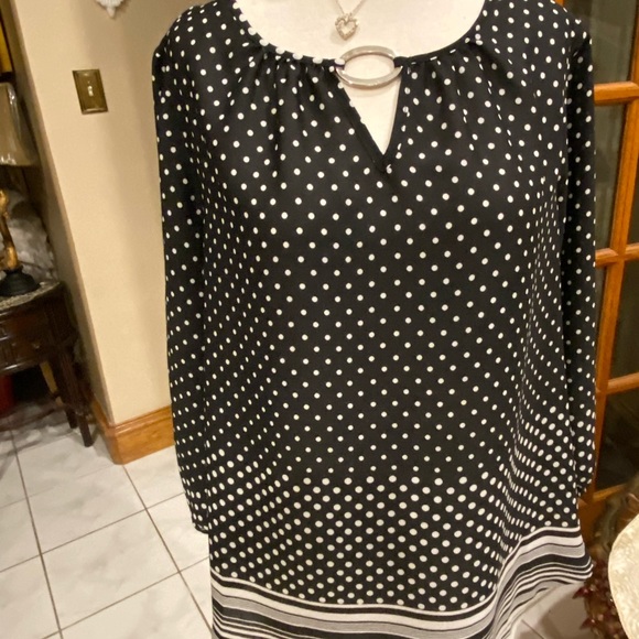 Black with white polka dots blouse size M by Est.1846 - Picture 6 of 7